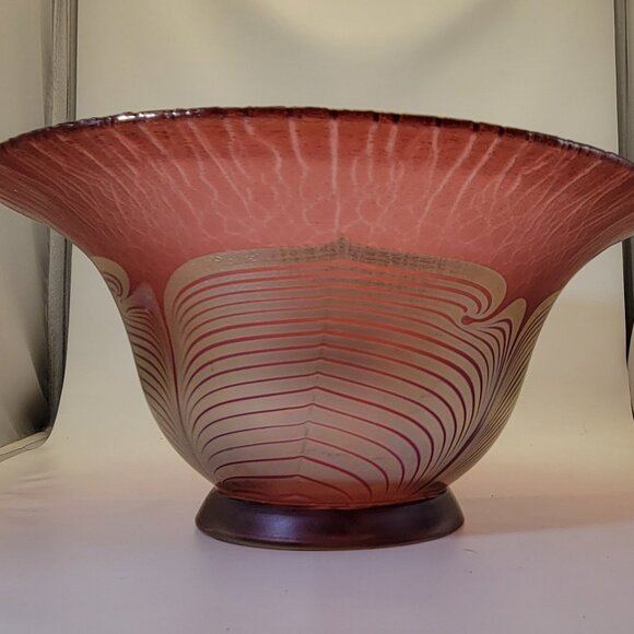 Pulled Feather Iridescent Cranberry & Gold Art Glass Center Bowl Signed Correia - Picture 5 of 5